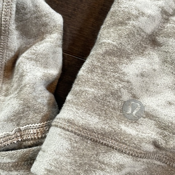 Lululemon long sleeve top, size 6 - Picture 6 of 8